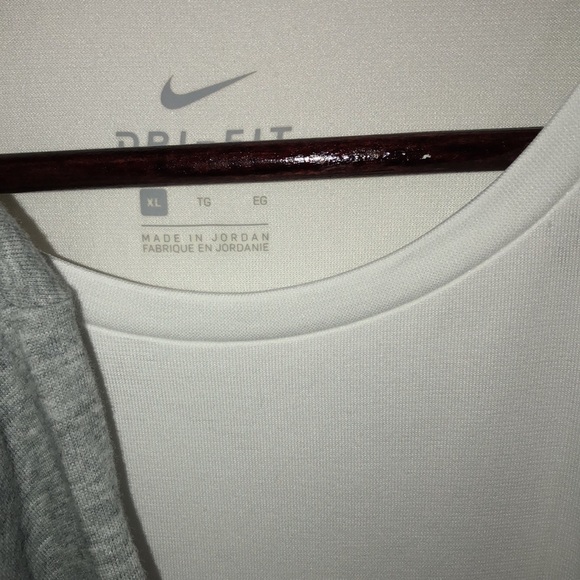 2 Nike XL T-Shirts - Picture 4 of 6